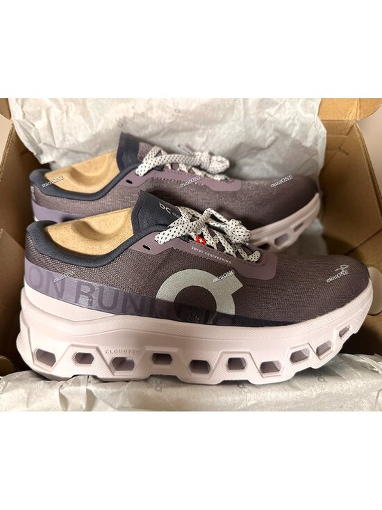 On Running Shoes - NEW On Cloud Cloudmonster 1 Lily Sneaker size 6